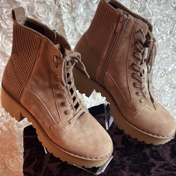 Vince Camuto Combat Boots VC Movelly Sz8.5 - Picture 6 of 11